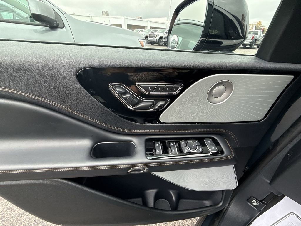 Used 2025 Lincoln Aviator Black Label image 29