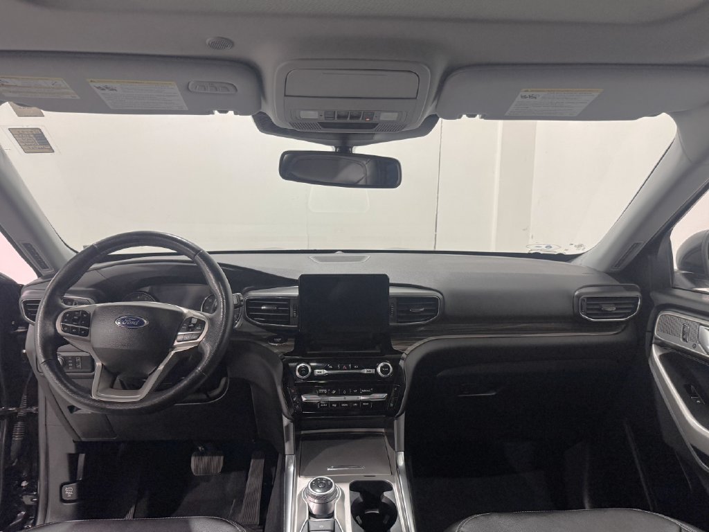 Used 2022 Ford Explorer Limited w/ Class IV Trailer Tow Package AWD/4WD image 2