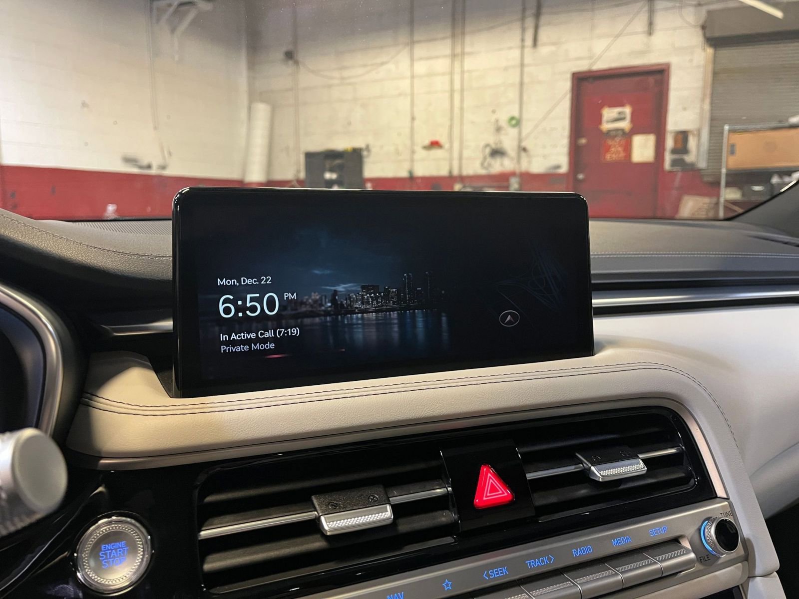 Used 2025 Genesis G70 2.5T image 21