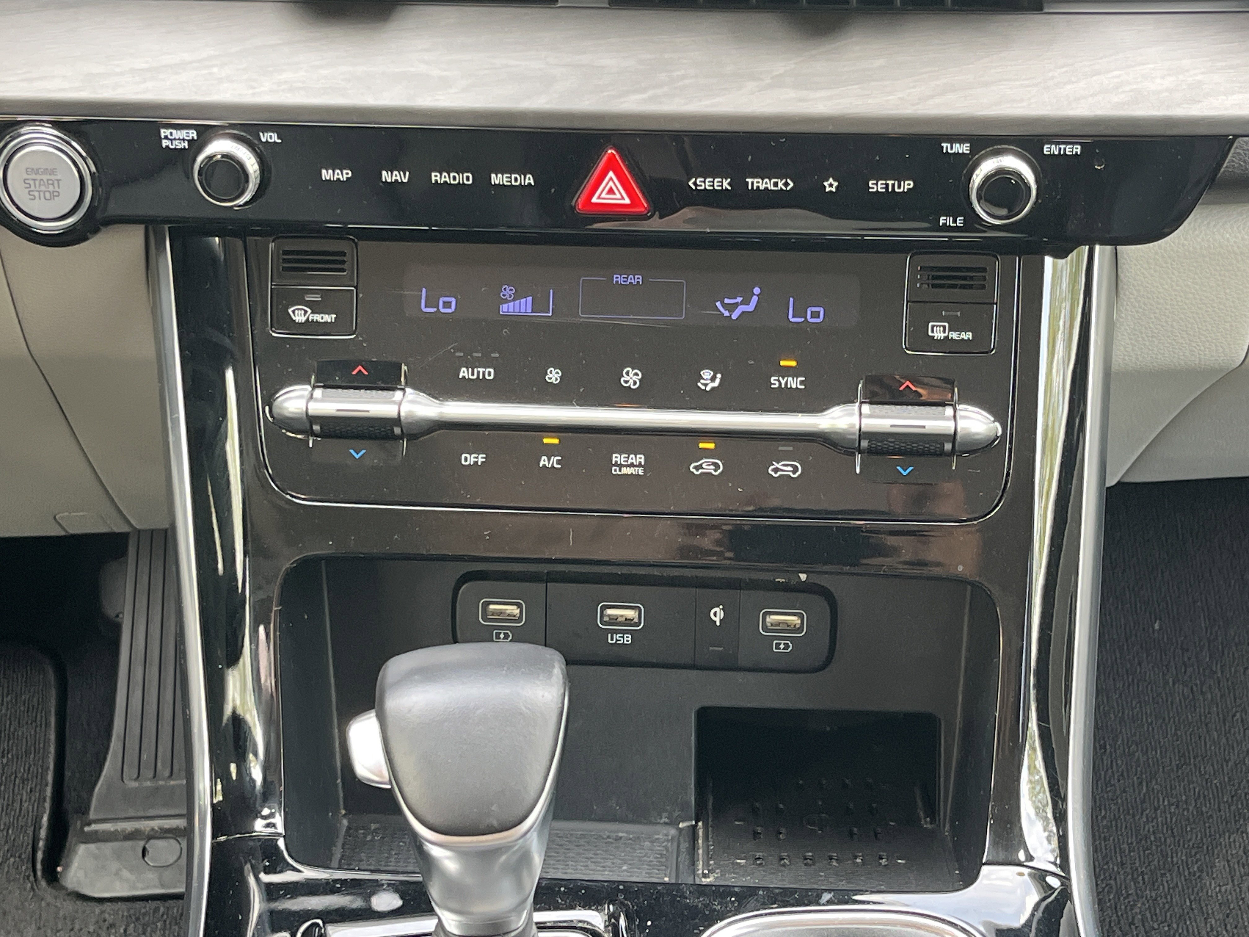Used 2022 Kia Carnival EX FWD image 6