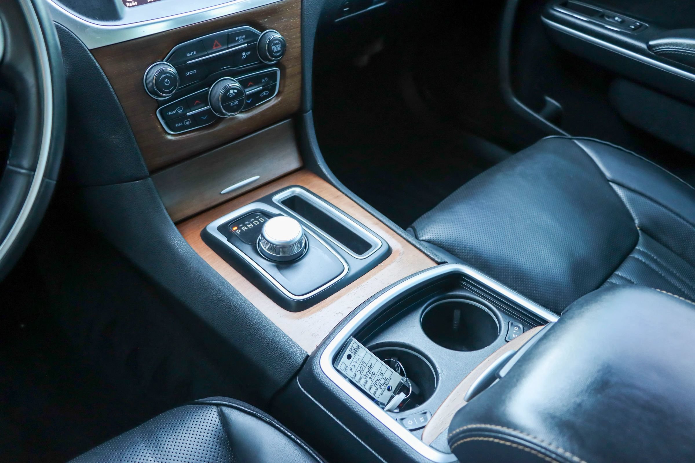 Used 2019 Chrysler 300 C RWD image 39
