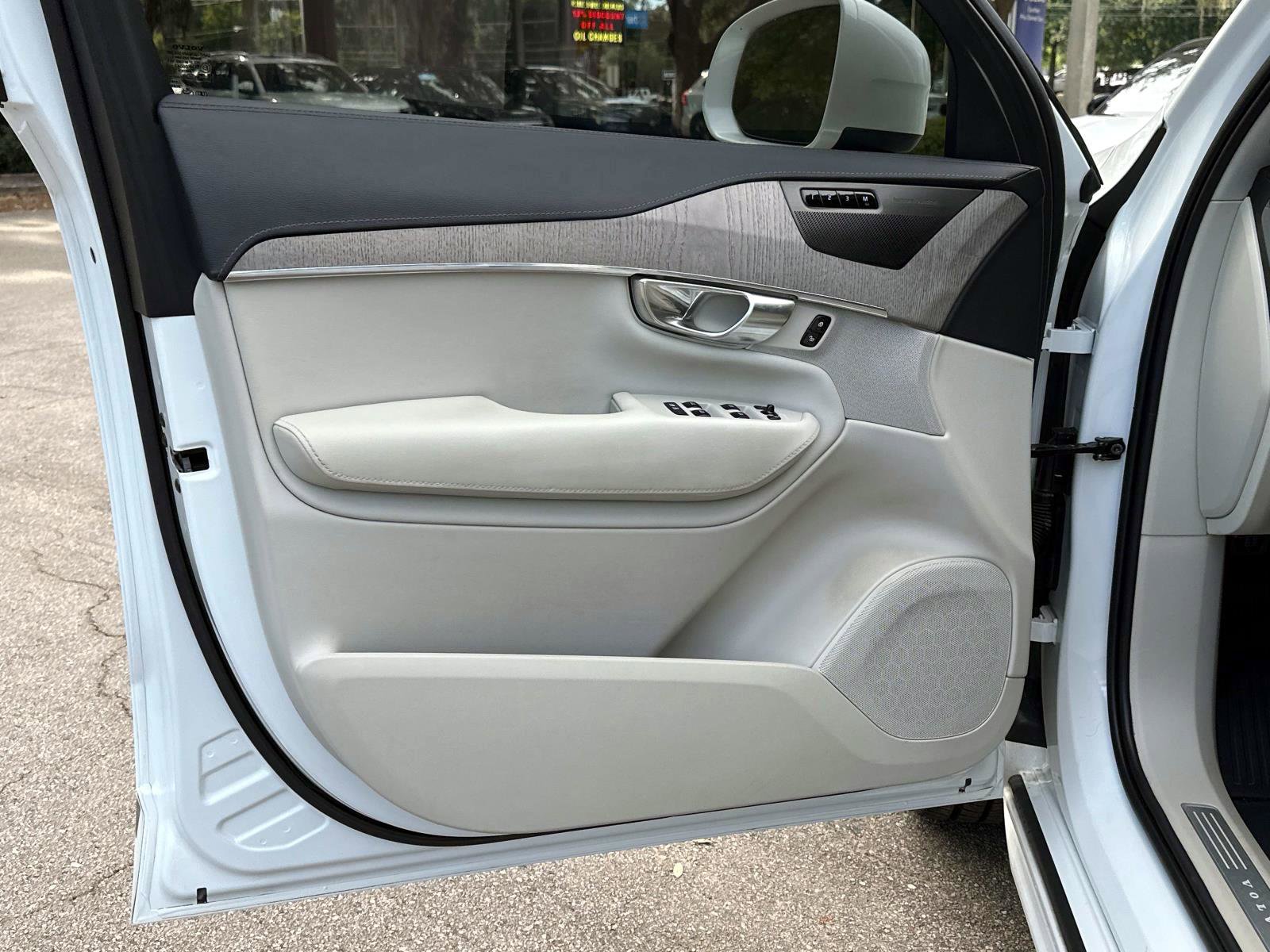 Certified 2023 Volvo XC90 B6 Ultimate w/ Protection Package Premier image 17