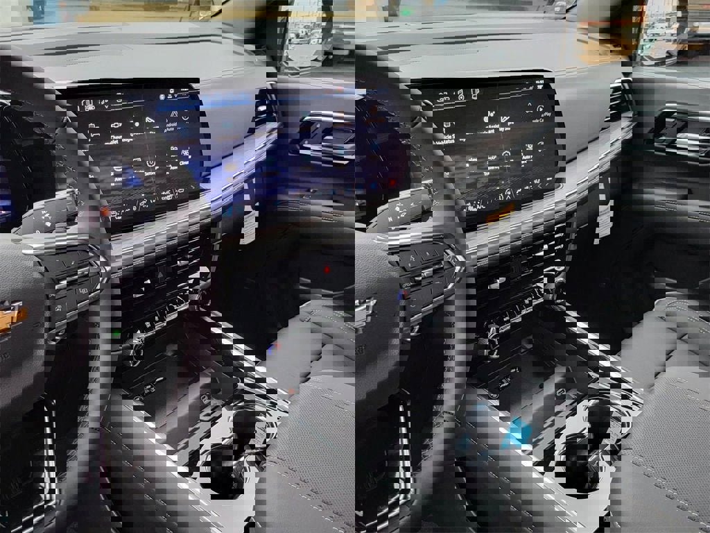 New 2025 Chevrolet Suburban Premier image 18