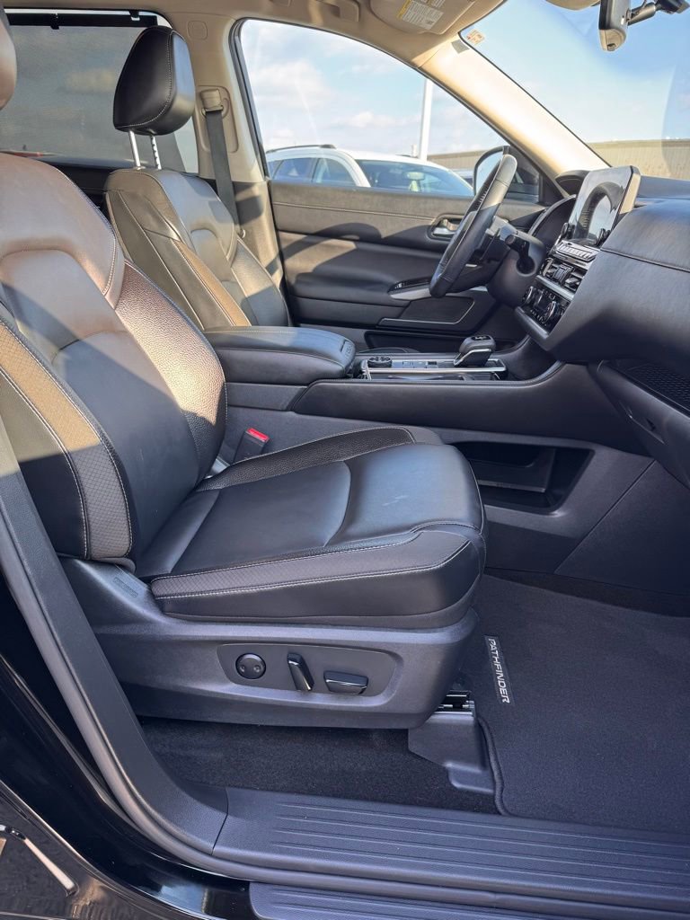 Used 2025 Nissan Pathfinder SL image 12