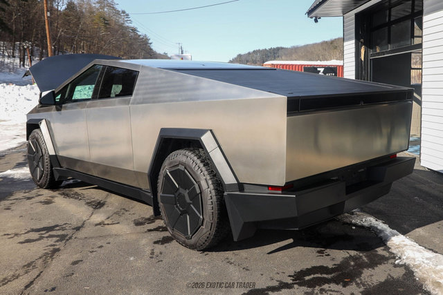 Used 2024 Tesla Cybertruck AWD Crew Cab image 6
