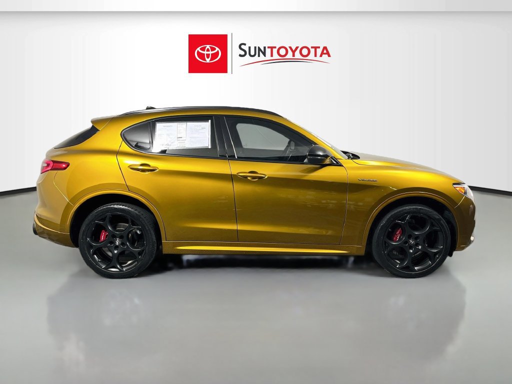 Used 2023 Alfa Romeo Stelvio Veloce AWD/4WD image 2