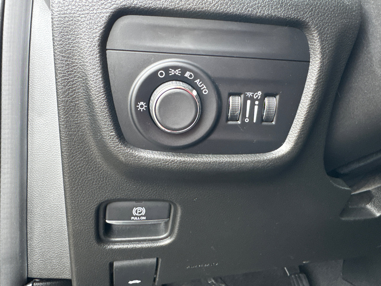 Used 2022 Jeep Grand Cherokee L Laredo w/ Luxury Tech Group I AWD/4WD image 15