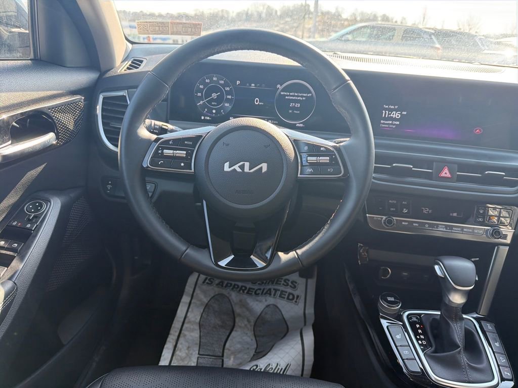 Used 2025 Kia Seltos EX w/ EX Sunroof Package image 16