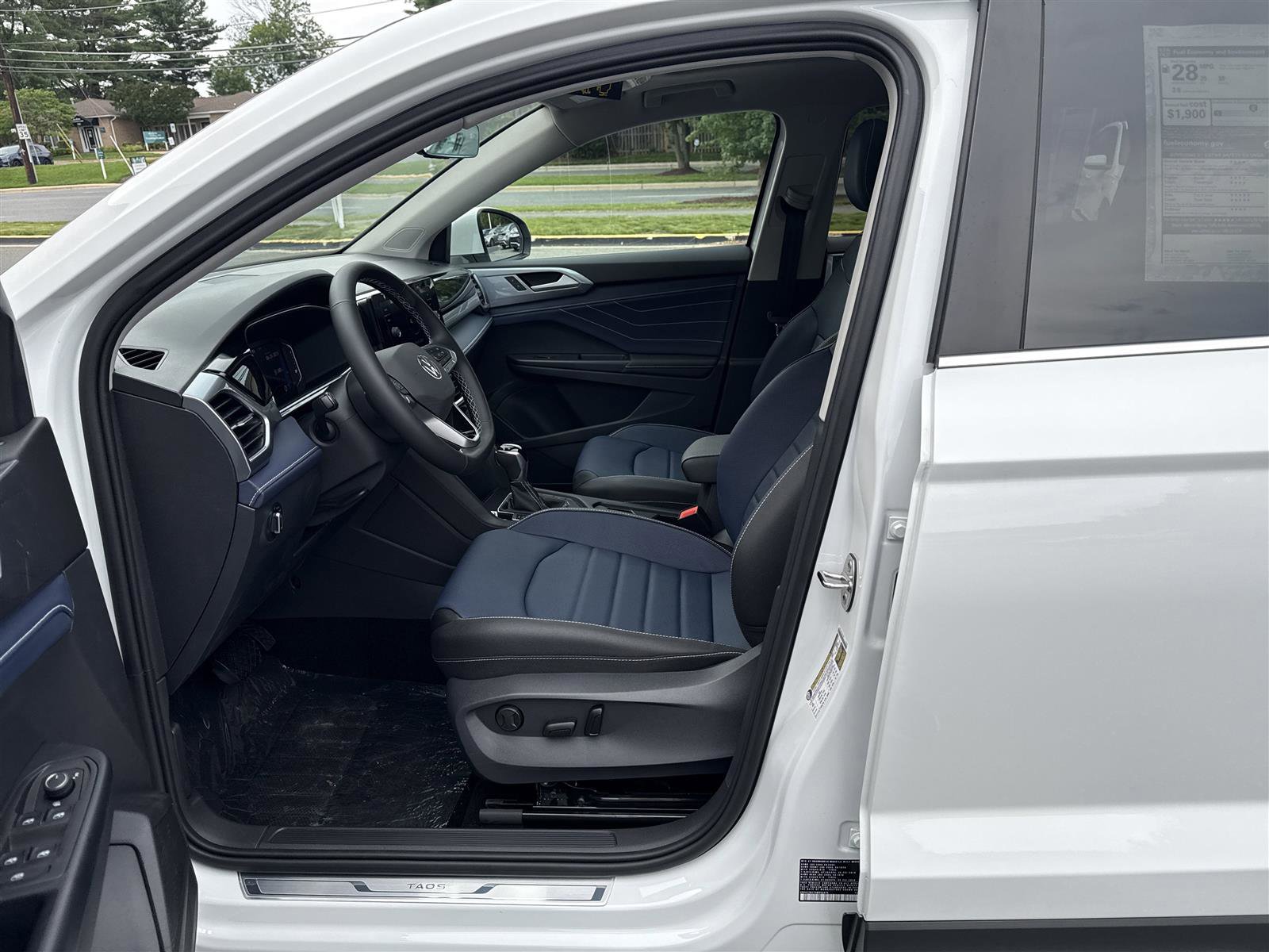 New 2025 Volkswagen Taos SEL image 13