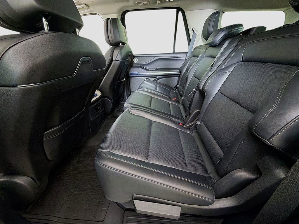 Used 2025 Lincoln Navigator Reserve image 27