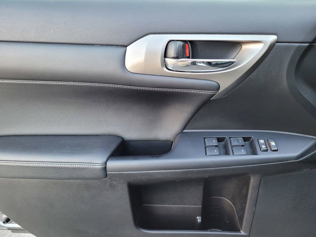 Used 2017 Lexus CT 200h image 22