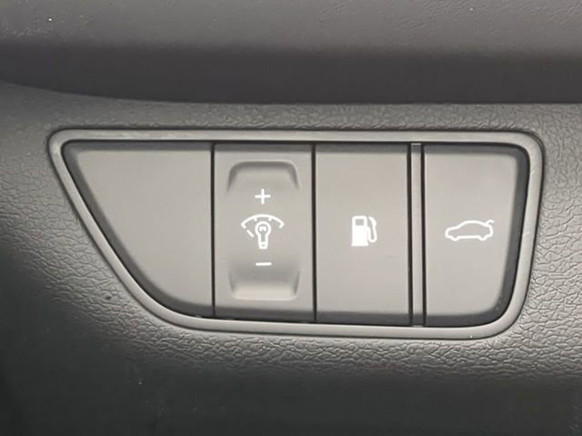 Used 2023 Genesis G70 2.0T image 25