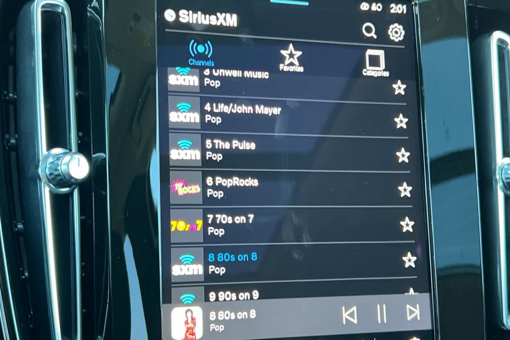 Used 2024 Volvo XC40 B5 Plus w/ Protection Package Premier image 17