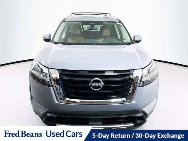 Used 2023 Nissan Pathfinder Platinum image 2