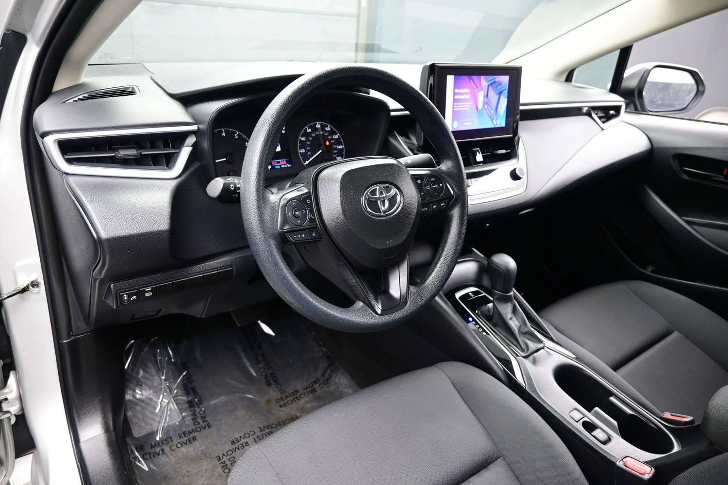 Used 2025 Toyota Corolla LE FWD image 12