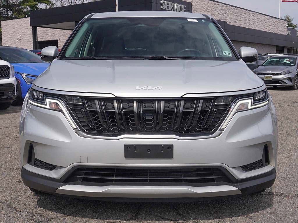 Used 2023 Kia Carnival LX image 12