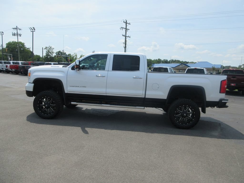Used 2019 GMC Sierra 2500 Denali w/ Duramax Plus Package AWD/4WD image 13