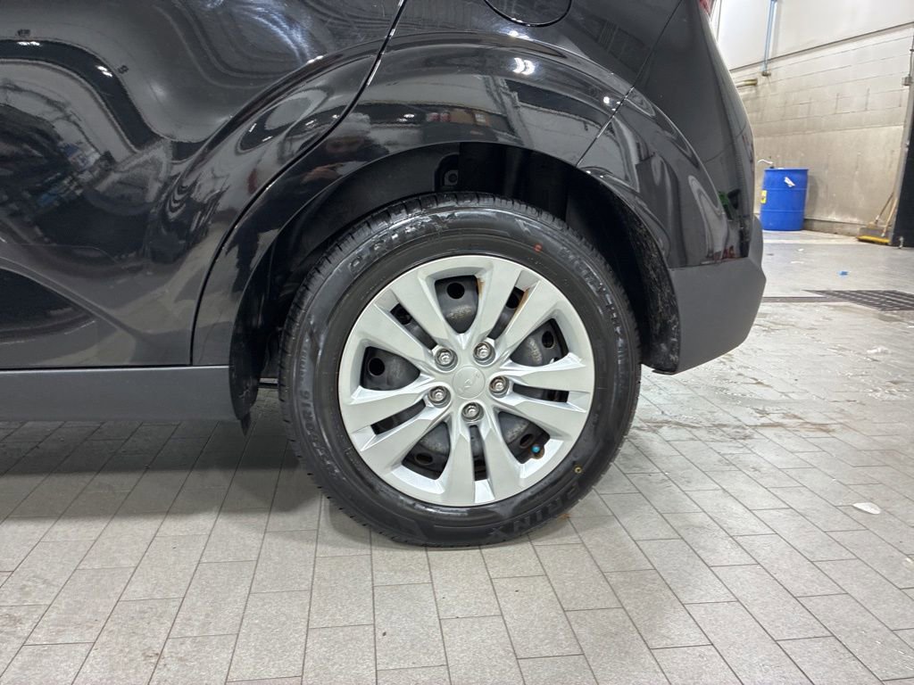 Used 2022 Kia Soul LX image 13