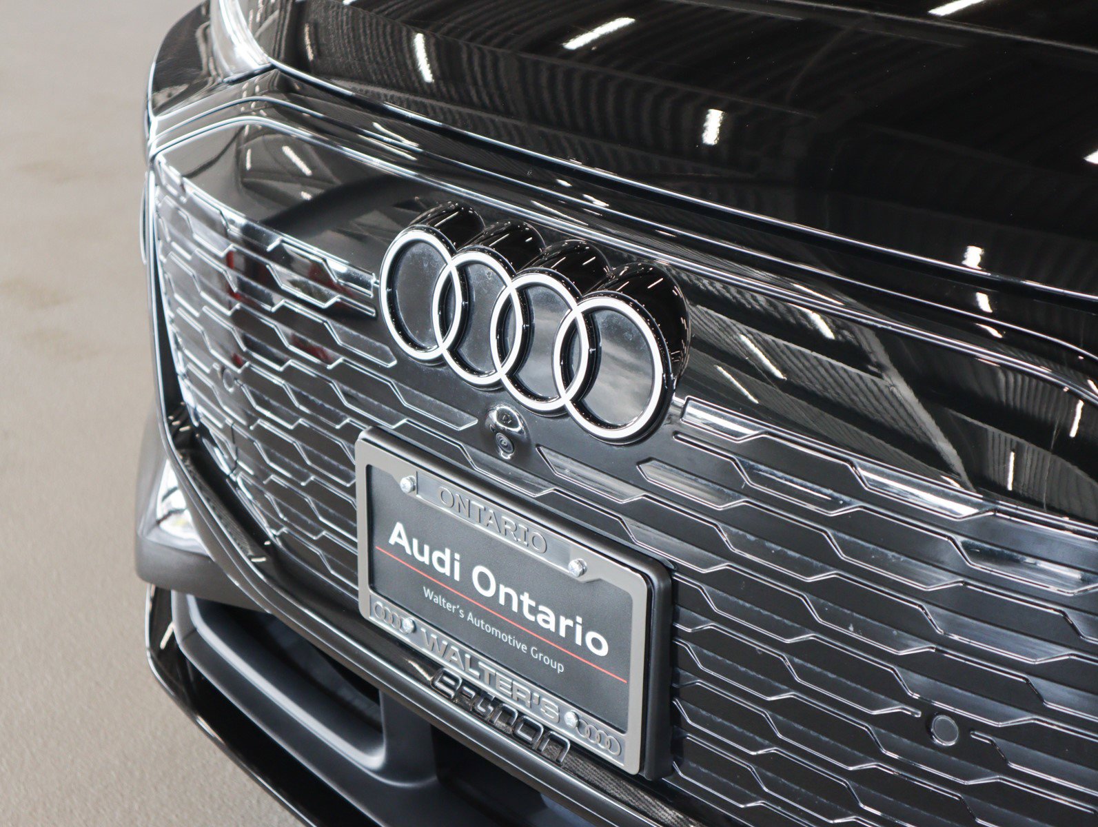 Used 2025 Audi Q6 e-tron Premium image 29