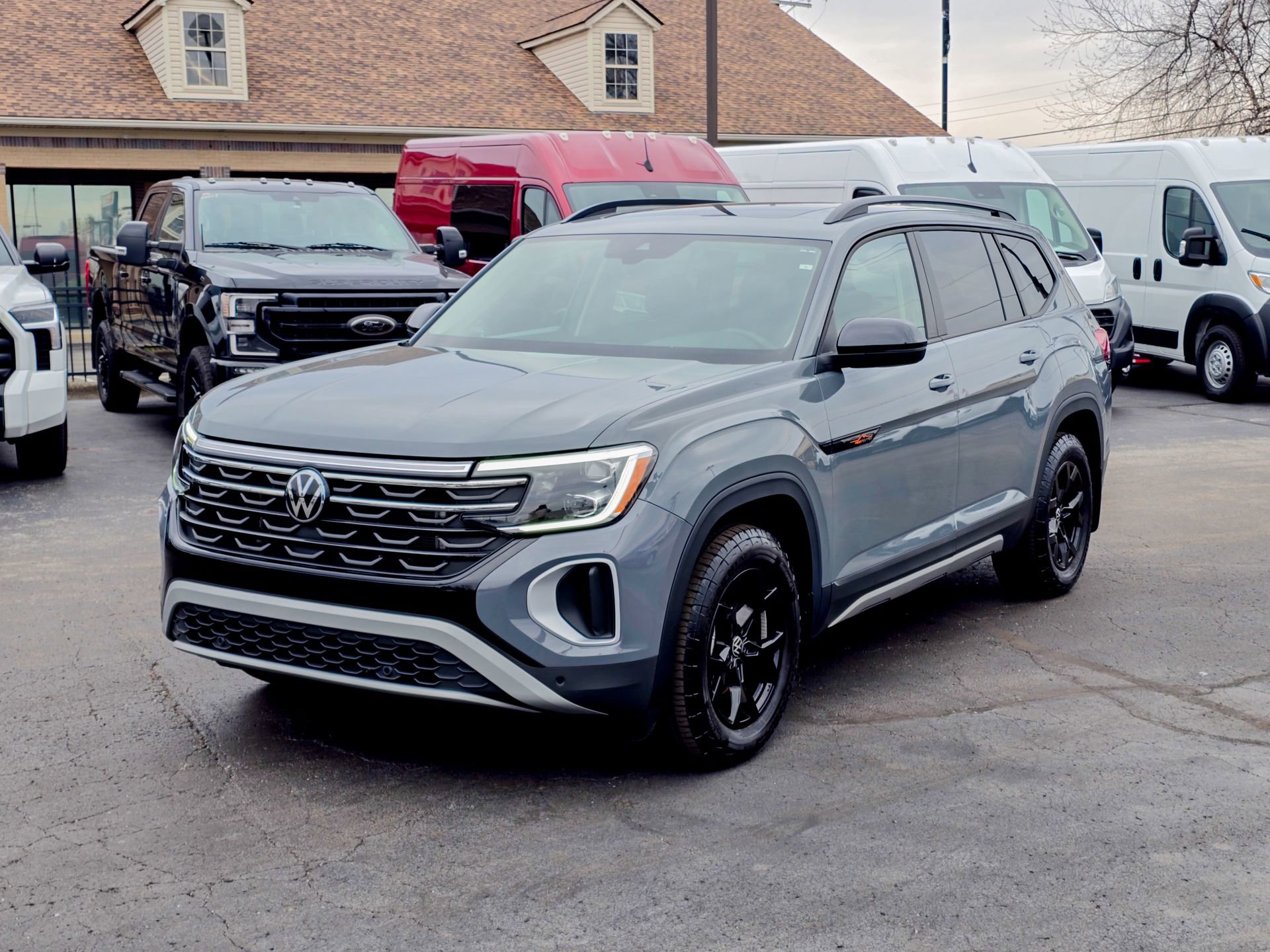 Used 2024 Volkswagen Atlas Peak Edition SE image 9