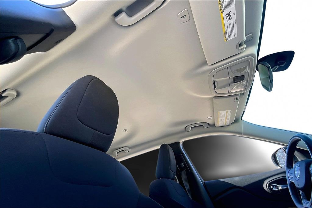 Used 2019 Jeep Cherokee Latitude w/ Cold Weather Group AWD/4WD image 21