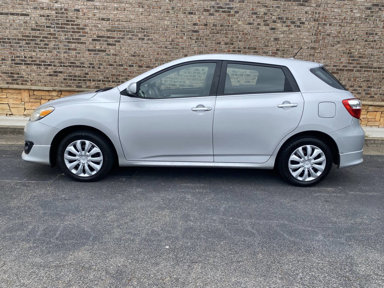 Used 2010 Toyota Matrix S AWD/4WD image 5