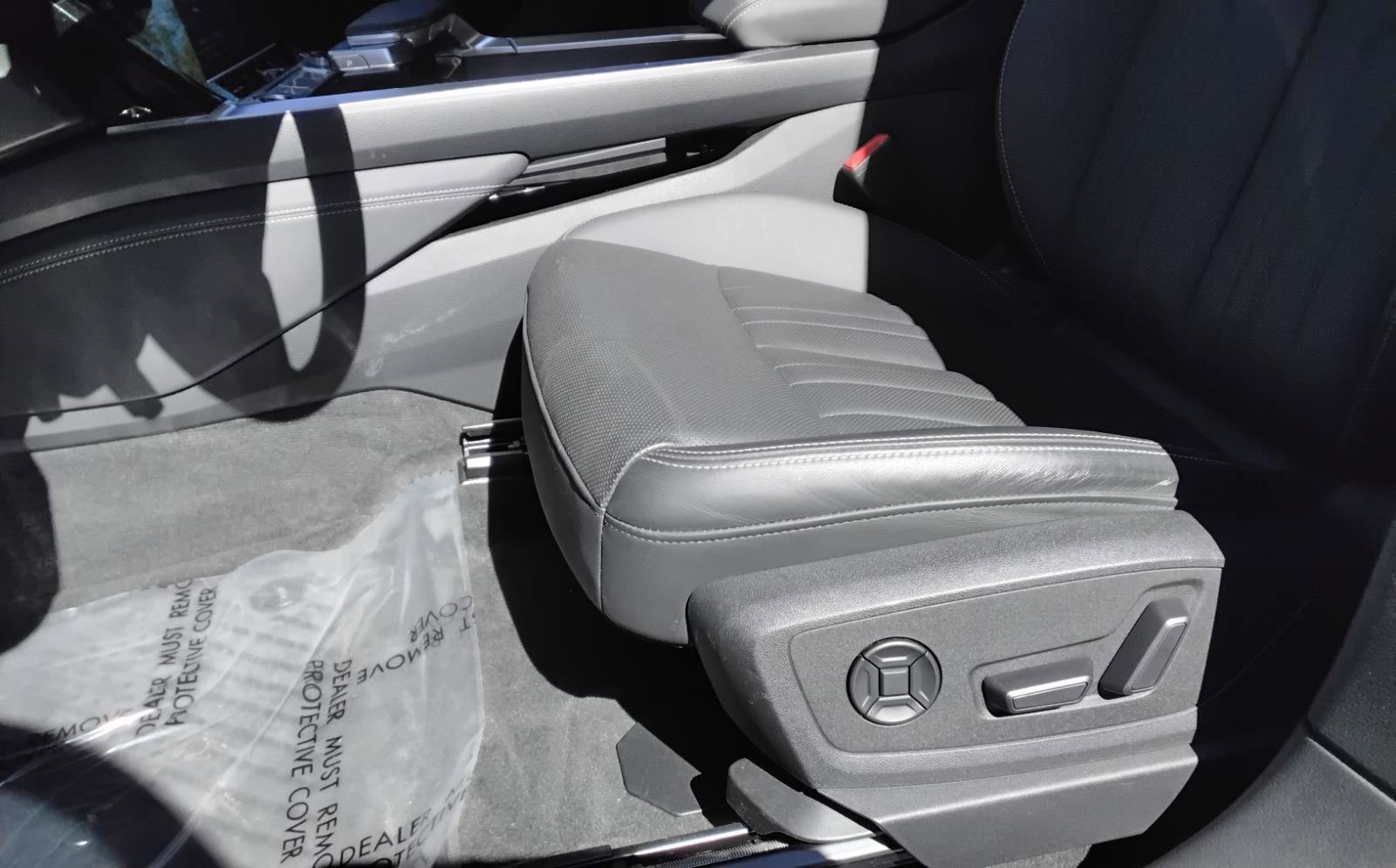 Used 2023 Audi e-tron Premium Plus w/ Premium Plus Package image 13