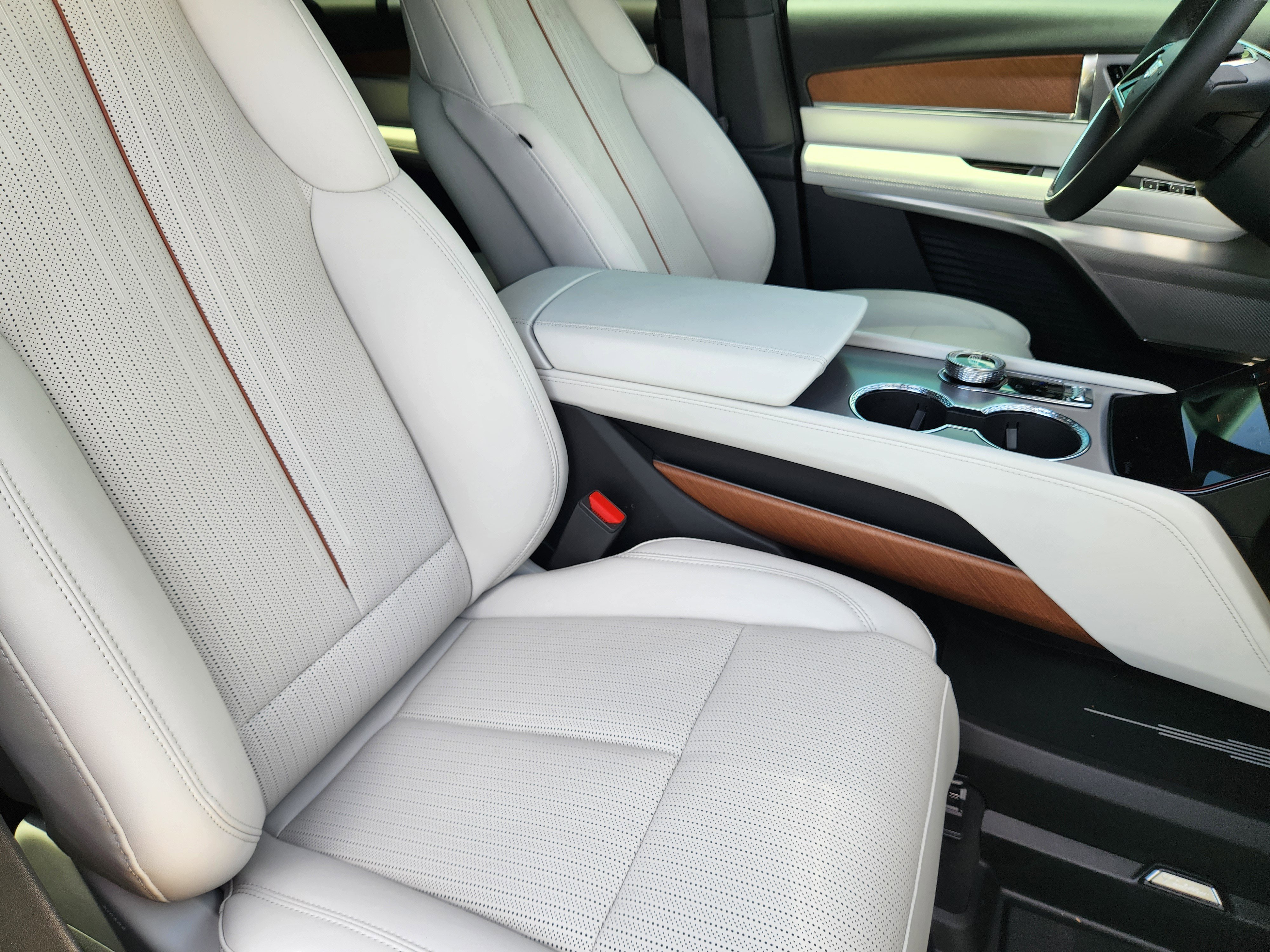 New 2026 Cadillac Vistiq Sport w/ LPO, Floor Liner Package image 10