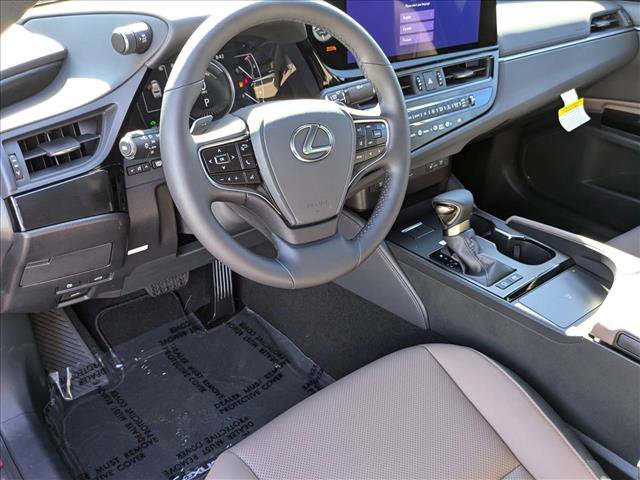 Used 2025 Lexus ES 300h w/ Premium Package image 3