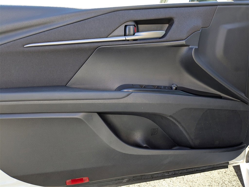 Used 2025 Toyota Camry SE image 13