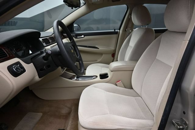Used 2009 Chevrolet Impala LT FWD image 12