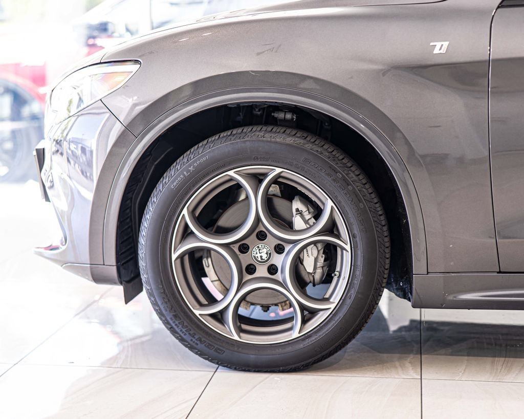 Used 2023 Alfa Romeo Stelvio Ti AWD/4WD image 8