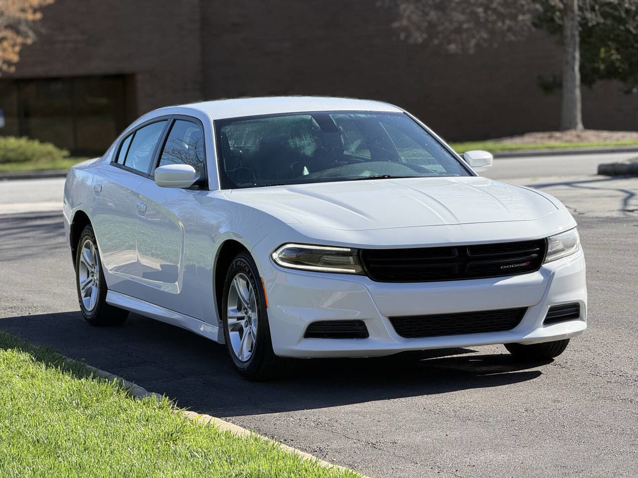 Used 2019 Dodge Charger SXT w/ Leather Interior Group image 3