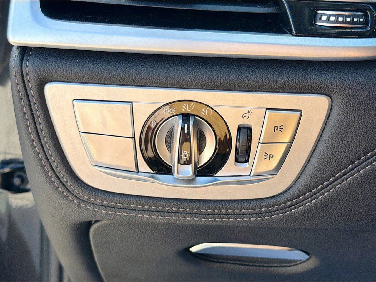 Used 2020 BMW 740i image 36