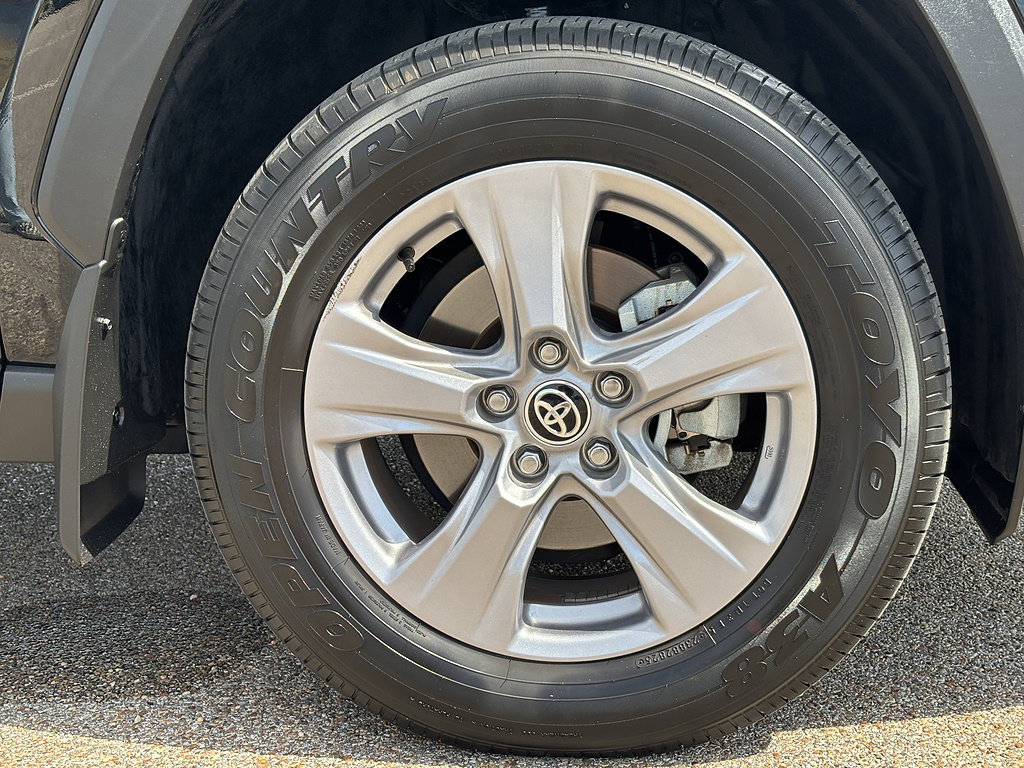 Certified 2025 Toyota RAV4 LE AWD/4WD image 9