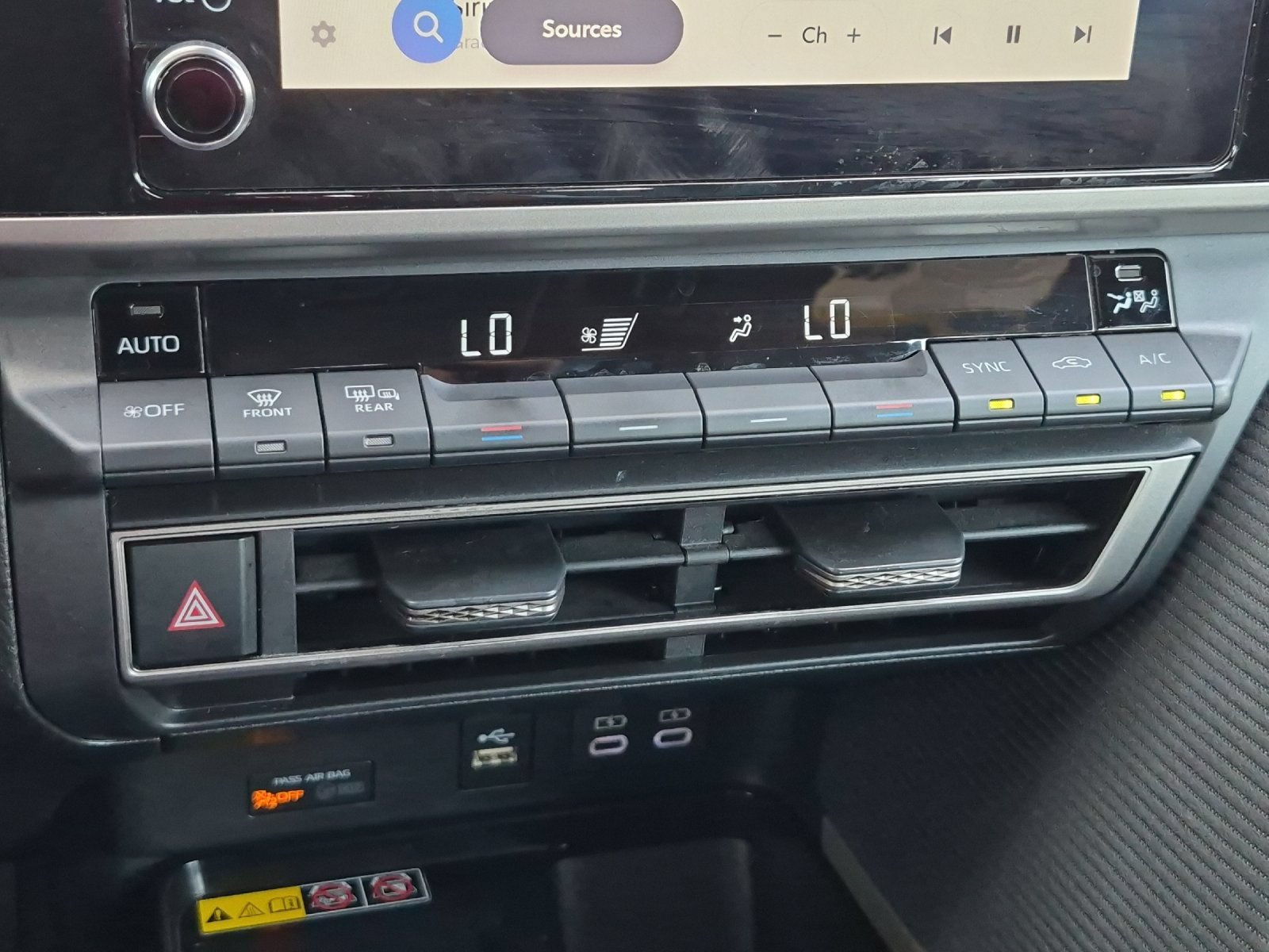 Used 2025 Toyota Camry SE FWD image 17