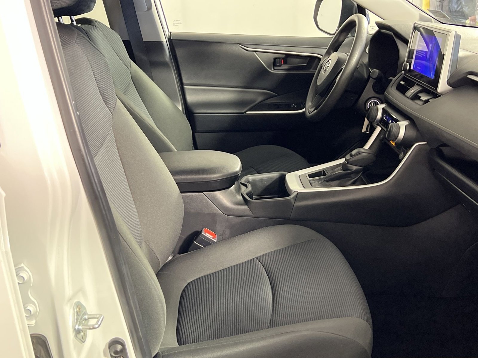 Used 2024 Toyota RAV4 LE image 28