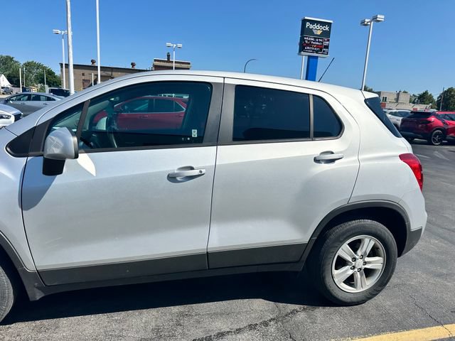 Used 2020 Chevrolet Trax LS w/ Tint and Cruise Package AWD/4WD image 4