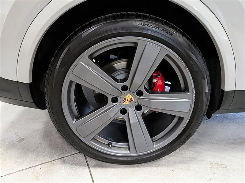 Used 2024 Porsche Cayenne S AWD/4WD image 13