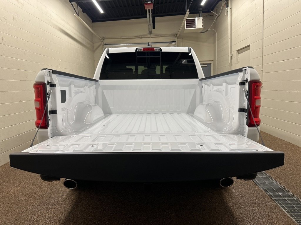 New 2026 RAM 1500 4x4 Crew Cab image 11