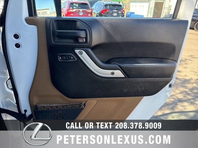 Used 2015 Jeep Wrangler Unlimited Rubicon image 12