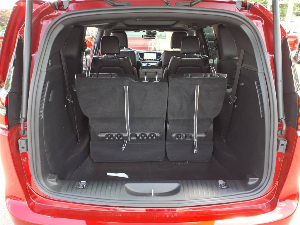 New 2027 Chrysler Pacifica Limited AWD/4WD image 15