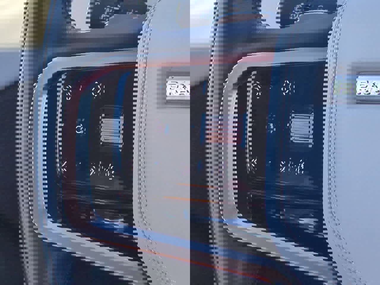 Used 2023 Land Rover Range Rover Sport SE image 23