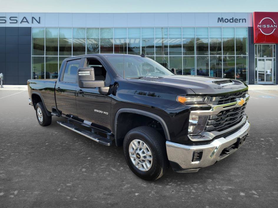 Used 2026 Chevrolet Silverado 2500 LT AWD/4WD image 3