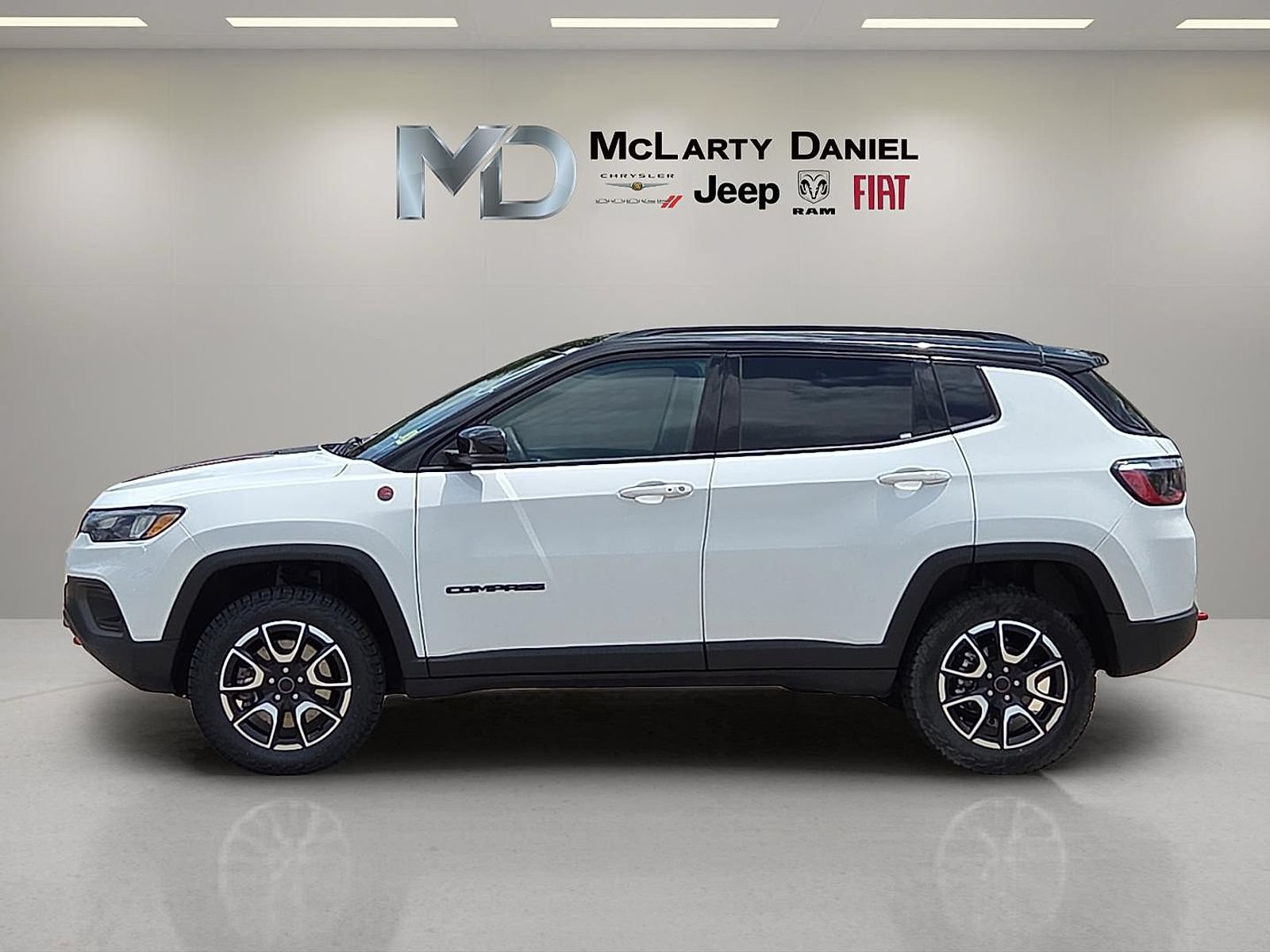 Used 2025 Jeep Compass Trailhawk AWD/4WD video 3