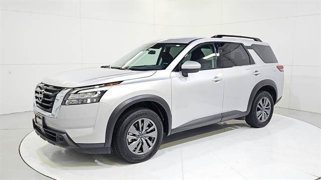 Certified 2025 Nissan Pathfinder SV FWD image 3