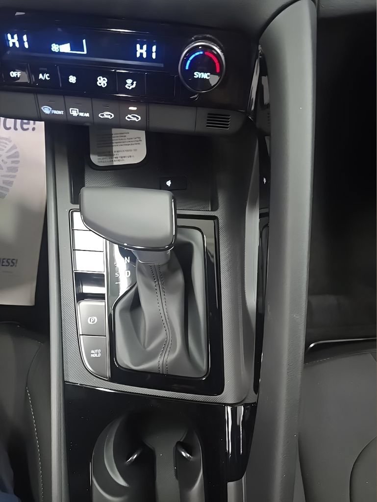 New 2026 Hyundai Elantra SEL FWD image 25