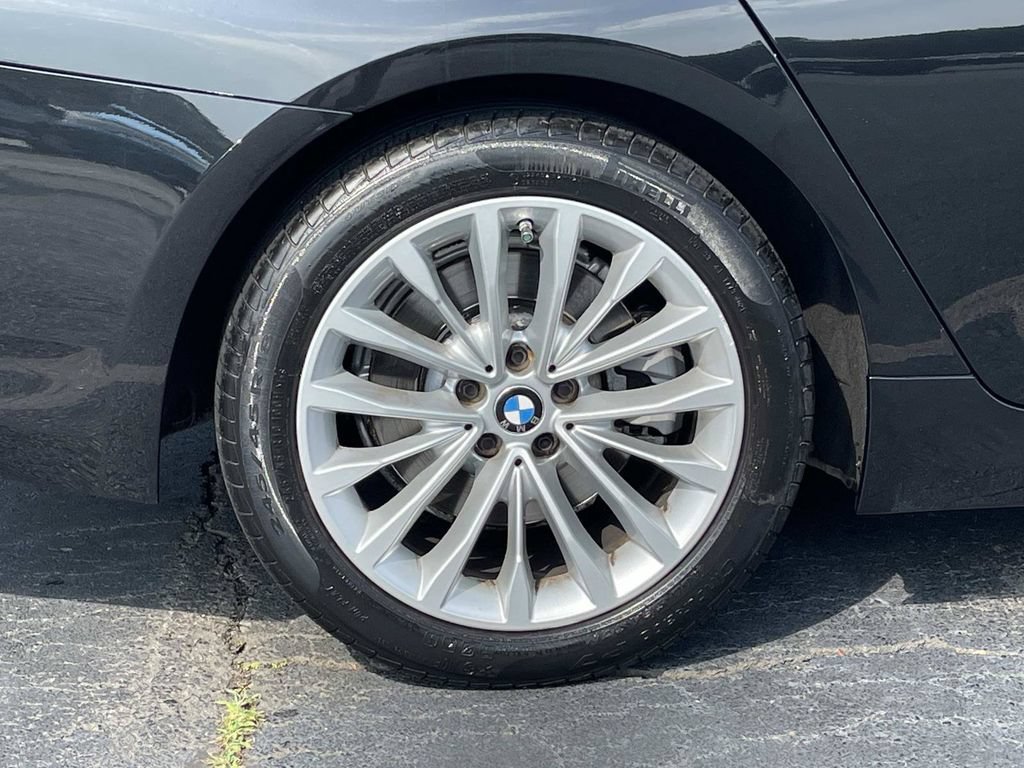 Used 2021 BMW 530i RWD image 9