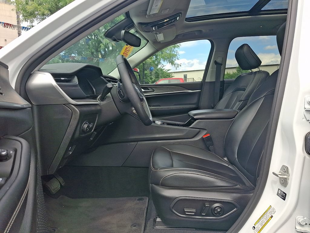 Used 2023 Jeep Grand Cherokee L Limited AWD/4WD image 14