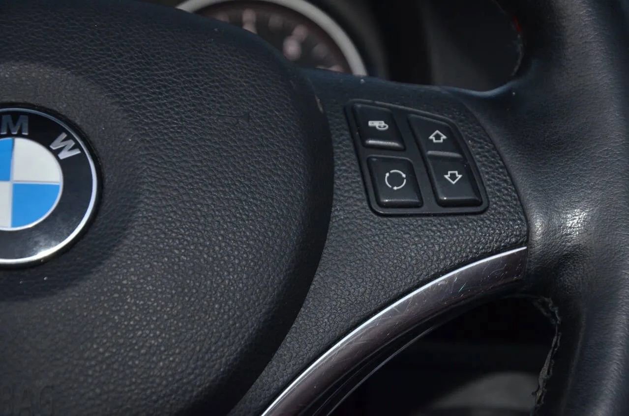 Used 2013 BMW 328i Convertible image 30